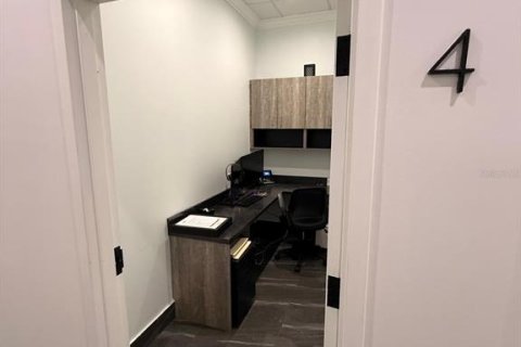 Commercial property in Orlando, Florida 196.95 sq.m. № 2098640 - photo 2
