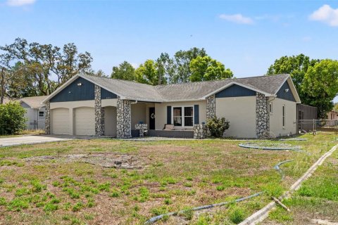 House in Spring Hill, Florida 4 bedrooms, 175.31 sq.m. № 2122224