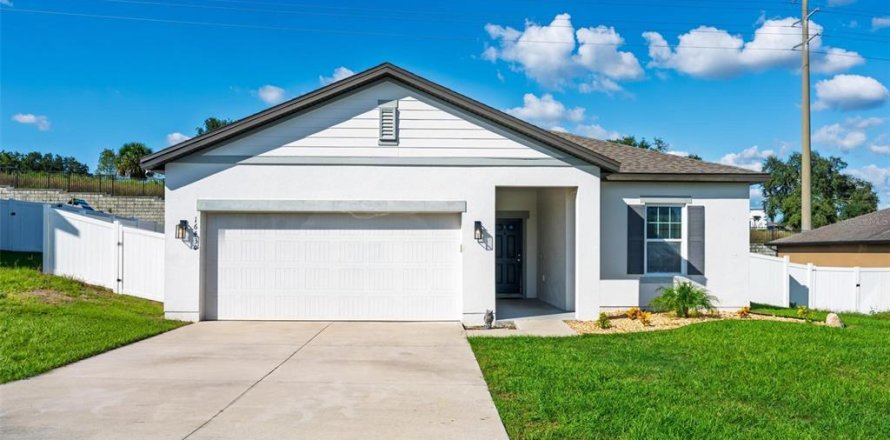 Villa ou maison à Groveland, Floride 4 chambres, 169.55 m2 № 2418339