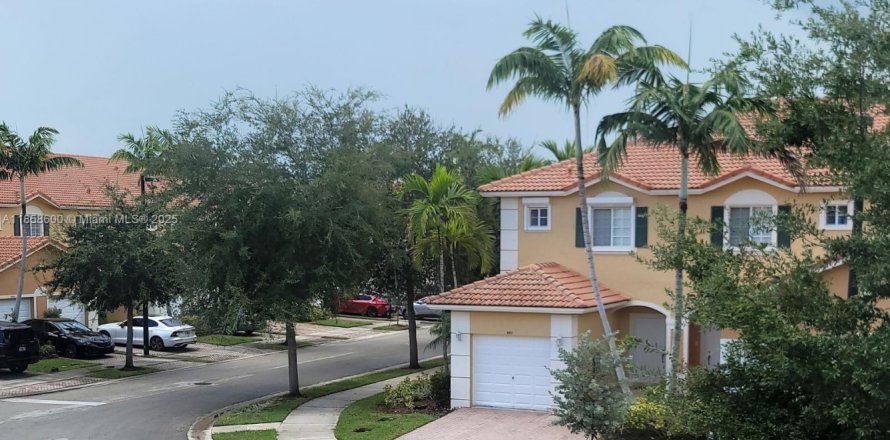 Touwnhouse à Margate, Floride 3 chambres, 125.98 m2 № 1882143