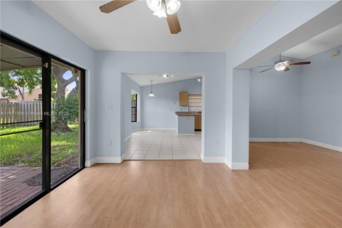 Villa ou maison à vendre à Sunrise, Floride: 3 chambres, 127.83 m2 № 1936184 - photo 8