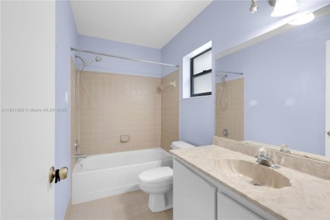 Villa ou maison à vendre à Sunrise, Floride: 3 chambres, 127.83 m2 № 1936184 - photo 28