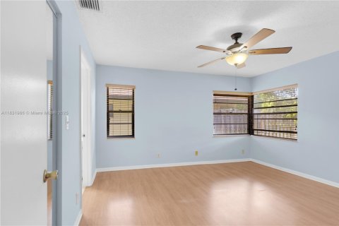Villa ou maison à vendre à Sunrise, Floride: 3 chambres, 127.83 m2 № 1936184 - photo 17