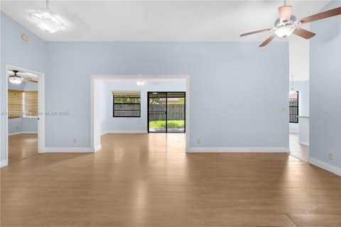 Villa ou maison à vendre à Sunrise, Floride: 3 chambres, 127.83 m2 № 1936184 - photo 3