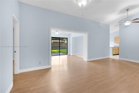 Villa ou maison à vendre à Sunrise, Floride: 3 chambres, 127.83 m2 № 1936184 - photo 4