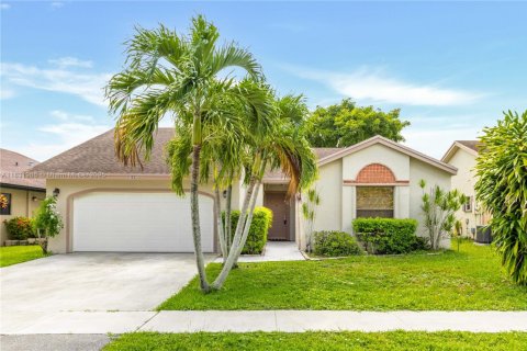 Villa ou maison à vendre à Sunrise, Floride: 3 chambres, 127.83 m2 № 1936184 - photo 2