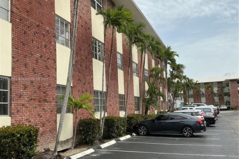 Condominio en venta en Fort Lauderdale, Florida, 1 dormitorio, 63.64 m2 № 1794835 - foto 2