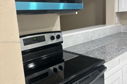 Condominio en venta en Miami, Florida, 1 dormitorio, 72.37 m2 № 2034267 - foto 4
