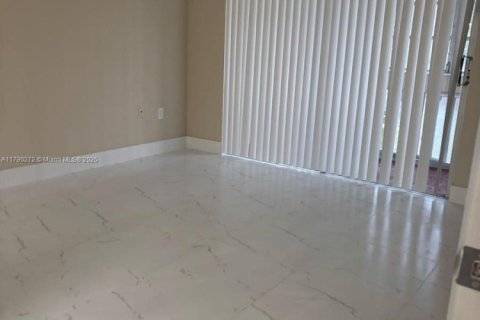 Condominio en venta en Miami, Florida, 1 dormitorio, 72.37 m2 № 2034267 - foto 9