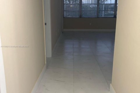 Condominio en venta en Miami, Florida, 1 dormitorio, 72.37 m2 № 2034267 - foto 15
