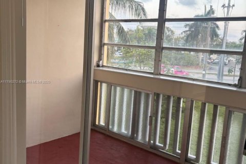 Condominio en venta en Miami, Florida, 1 dormitorio, 72.37 m2 № 2034267 - foto 12