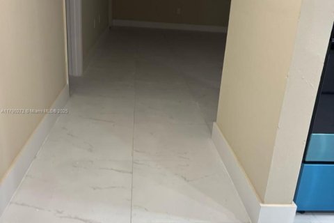 Condominio en venta en Miami, Florida, 1 dormitorio, 72.37 m2 № 2034267 - foto 14