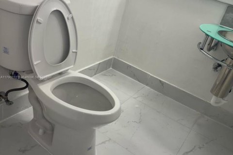 Condominio en venta en Miami, Florida, 1 dormitorio, 72.37 m2 № 2034267 - foto 7