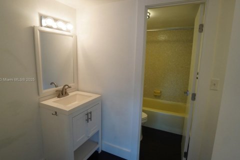 Copropriété à louer à Miami, Floride: 2 chambres, 105.91 m2 № 1972701 - photo 8