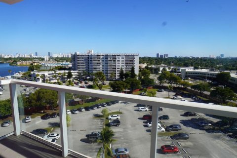 Кондоминиум с 2 спальнями в Майами, Флорида № 1972701