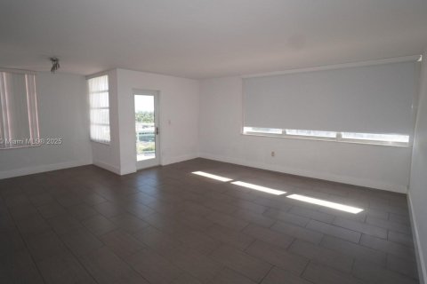 Copropriété à louer à Miami, Floride: 2 chambres, 105.91 m2 № 1972701 - photo 5