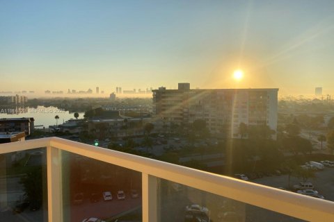 Copropriété à louer à Miami, Floride: 2 chambres, 105.91 m2 № 1972701 - photo 13