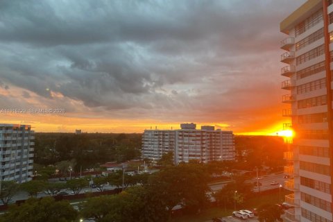 Copropriété à louer à Miami, Floride: 2 chambres, 105.91 m2 № 1972701 - photo 14