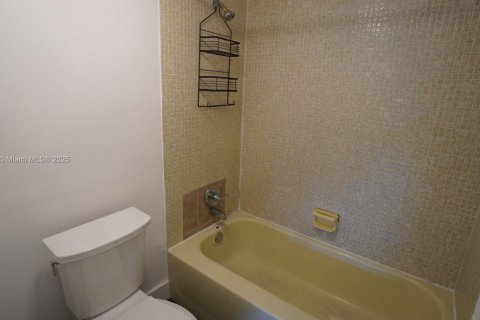 Copropriété à louer à Miami, Floride: 2 chambres, 105.91 m2 № 1972701 - photo 9