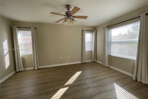 Touwnhouse à louer à Tamarac, Floride: 3 chambres, 131.64 m2 № 2079878 - photo 13