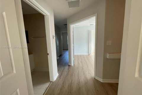 Touwnhouse à louer à Tamarac, Floride: 3 chambres, 131.64 m2 № 2079878 - photo 16