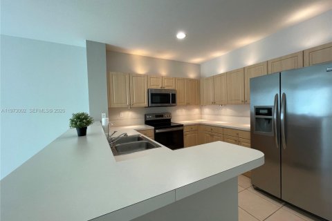 Touwnhouse à louer à Tamarac, Floride: 3 chambres, 131.64 m2 № 2079878 - photo 5