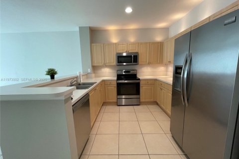 Touwnhouse à louer à Tamarac, Floride: 3 chambres, 131.64 m2 № 2079878 - photo 4