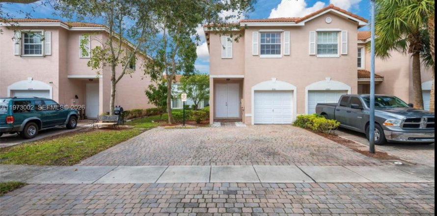 Touwnhouse à Tamarac, Floride 3 chambres, 131.64 m2 № 2079878