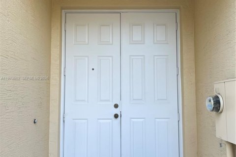 Touwnhouse à louer à Tamarac, Floride: 3 chambres, 131.64 m2 № 2079878 - photo 2
