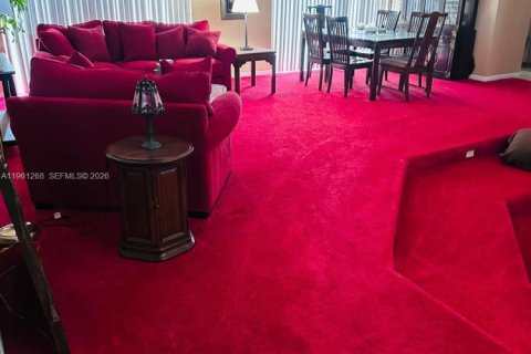 House in Miami, Florida 4 bedrooms, 192.31 sq.m. № 2022065 - photo 2