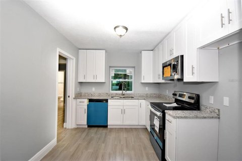 House in Cocoa, Florida 3 bedrooms, 92.53 sq.m. № 2349188 - photo 10