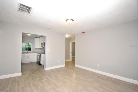 House in Cocoa, Florida 3 bedrooms, 92.53 sq.m. № 2349188 - photo 8