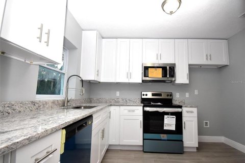 House in Cocoa, Florida 3 bedrooms, 92.53 sq.m. № 2349188 - photo 11