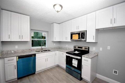 House in Cocoa, Florida 3 bedrooms, 92.53 sq.m. № 2349188 - photo 12