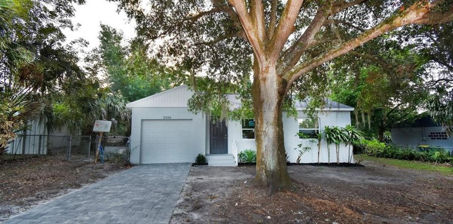House in Cocoa, Florida 3 bedrooms, 92.53 sq.m. № 2349188