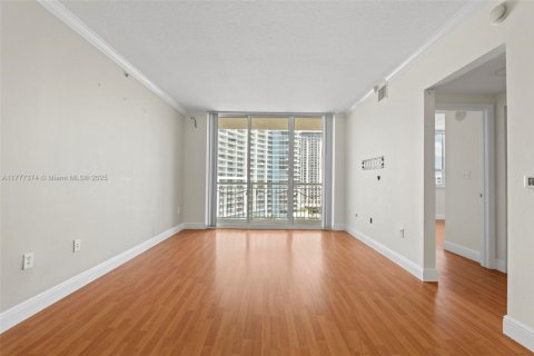 Condo in Miami, Florida, 2 bedrooms  № 1713626 - photo 11
