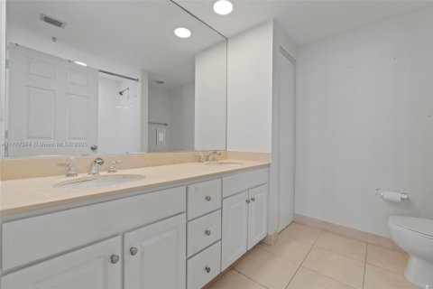 Condo in Miami, Florida, 2 bedrooms  № 1713626 - photo 20