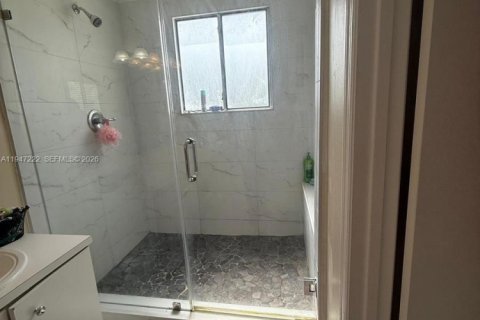 Villa ou maison à vendre à Miami, Floride: 3 chambres, 155.05 m2 № 2055171 - photo 16