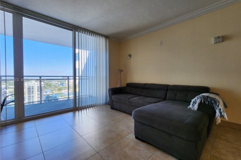 Condo in Hallandale Beach, Florida, 1 bedroom  № 2022054 - photo 16