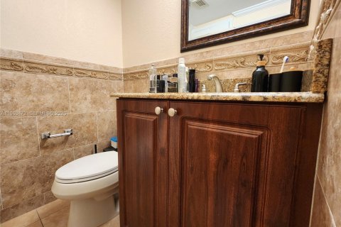 Condo in Hallandale Beach, Florida, 1 bedroom  № 2022054 - photo 25