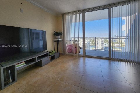 Condo in Hallandale Beach, Florida, 1 bedroom  № 2022054 - photo 17