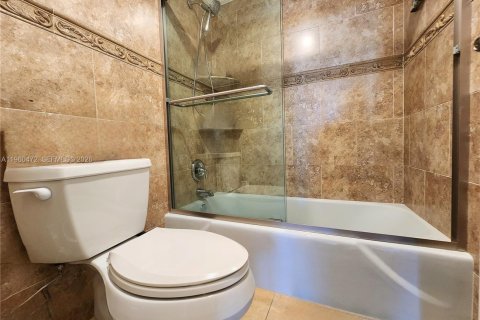 Condo in Hallandale Beach, Florida, 1 bedroom  № 2022054 - photo 24