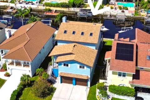 House in New Port Richey, Florida 5 bedrooms, 331.66 sq.m. № 1812750 - photo 3