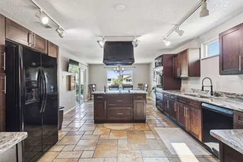 House in New Port Richey, Florida 5 bedrooms, 331.66 sq.m. № 1812750 - photo 26