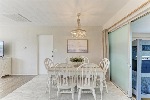 House in Bradenton, Florida 2 bedrooms, 106.74 sq.m. № 2113470 - photo 6