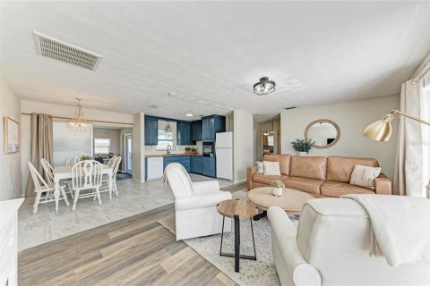 House in Bradenton, Florida 2 bedrooms, 106.74 sq.m. № 2113470 - photo 4