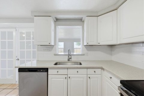 Купить виллу или дом в Сарасота, Флорида 6 комнат, 139.07м2, № 2238233 - фото 17