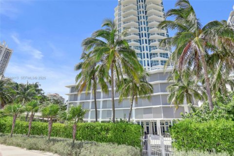 Condo in Miami Beach, Florida, 1 bedroom  № 2001647 - photo 30