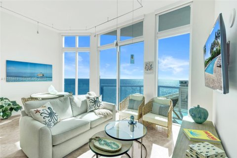 Condo in Miami Beach, Florida, 1 bedroom  № 2001647 - photo 2