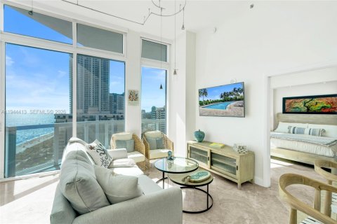 Condo in Miami Beach, Florida, 1 bedroom  № 2001647 - photo 13